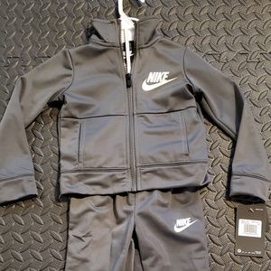 Nike Futura Tricot toddler track suit 2T gray